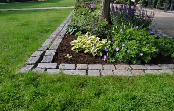 Flower Bed Mulching in Tomball